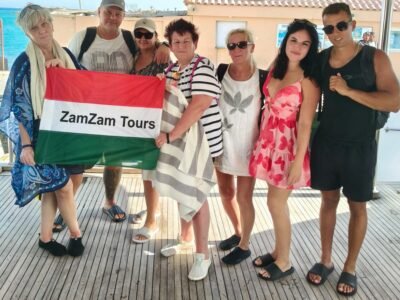ZamZam Tours csoport a hajón – sznorkelezős szigettúra